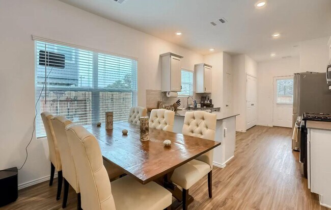 Building Photo - 198 George Neggan Ln