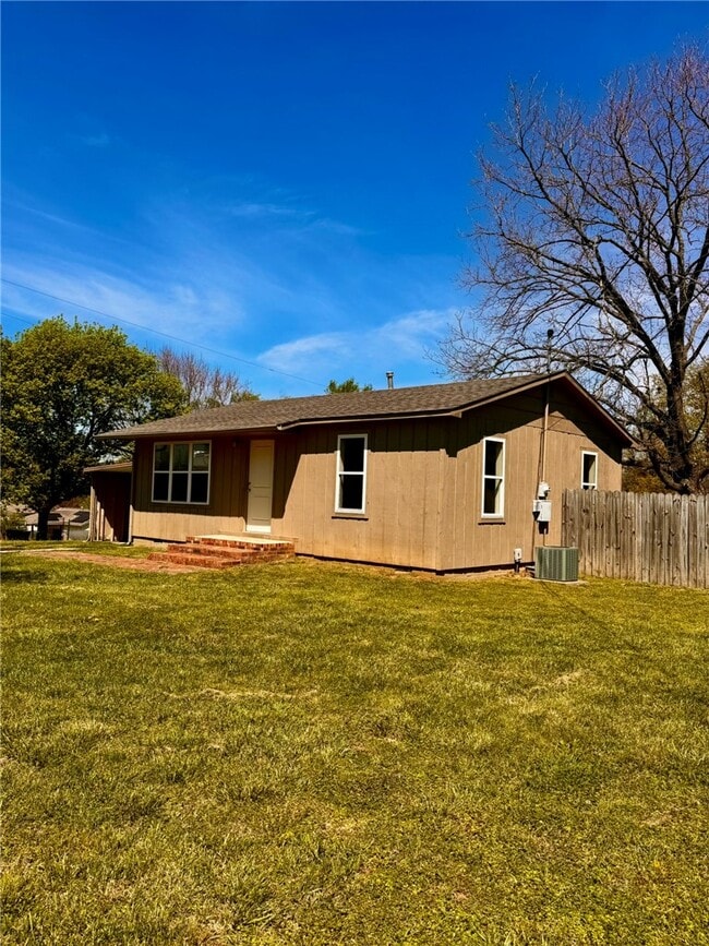 Foto del edificio - 803 E Greenfield St