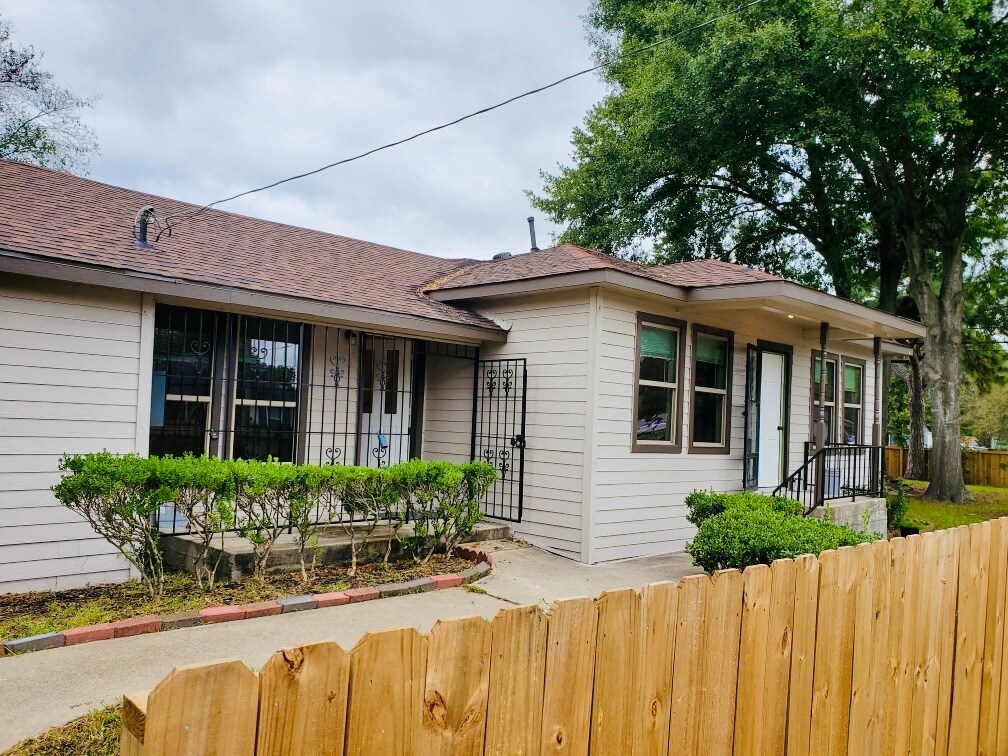 7615 Mount St, Houston, TX 77088 Townhouse for Rent in Houston, TX