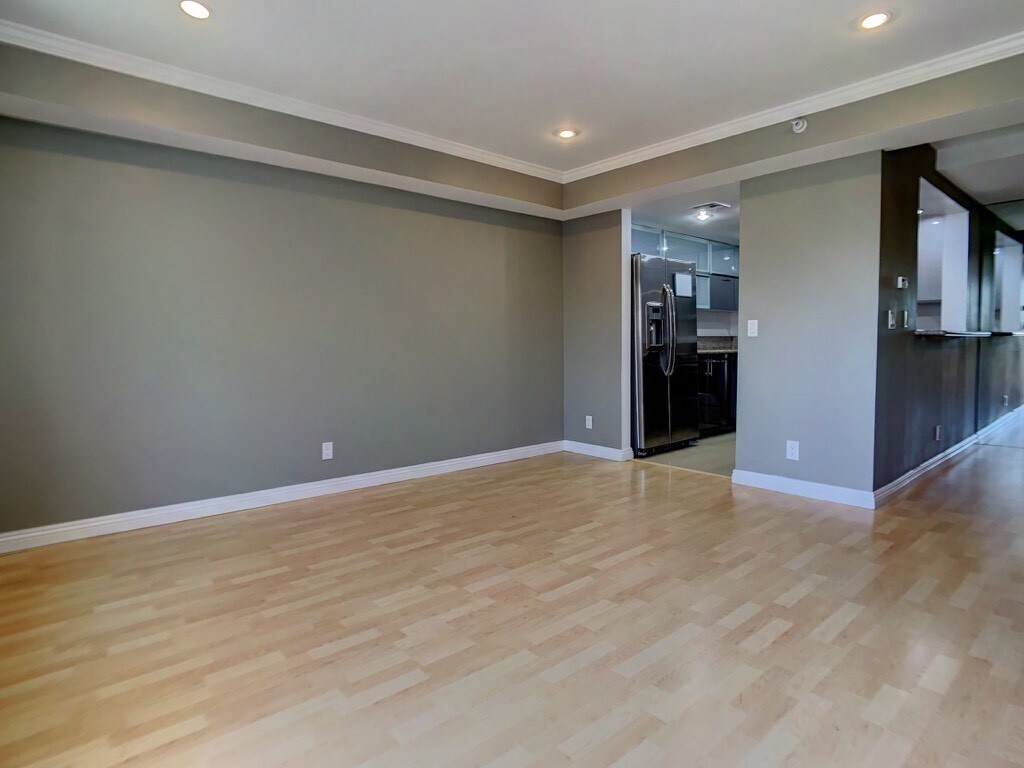 A Beautiful updated trilevel townhome in W Figueroa is now available for rent. - A Beautiful updated trilevel townhome in W Figueroa is now available for rent.