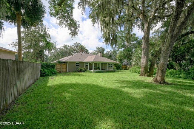 Building Photo - 6118 Del Rio Dr