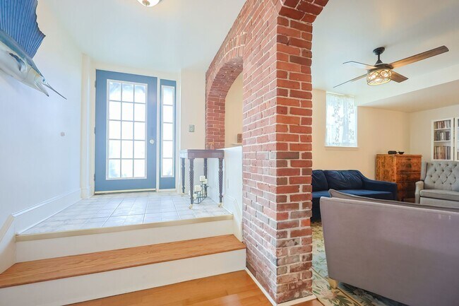 Building Photo - Hovey Condo