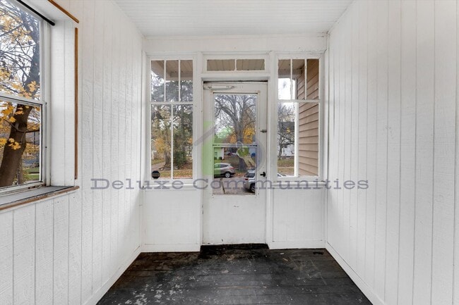 Building Photo - Newly Remodeled 3 Bedroom in MidTown!