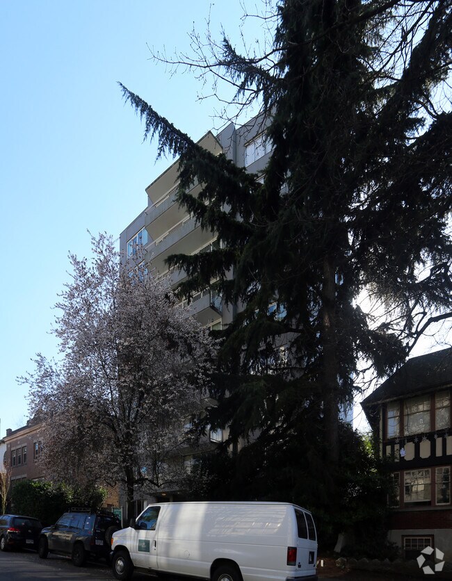 Photo du bâtiment - Pendrell Apartments