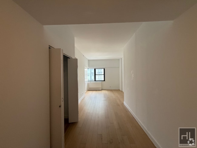 Building Photo - East 39th Street