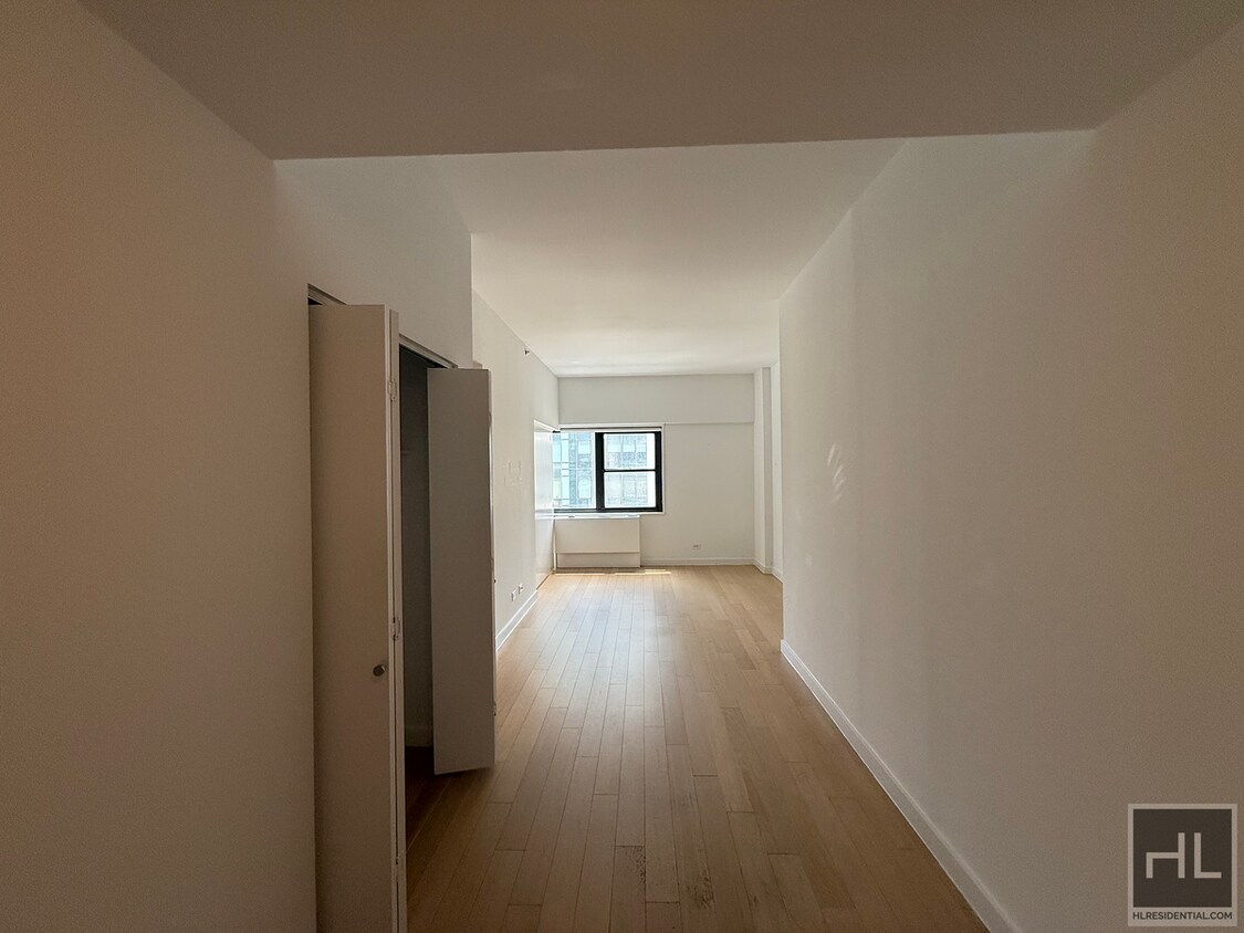 Primary Photo - East 39th Street