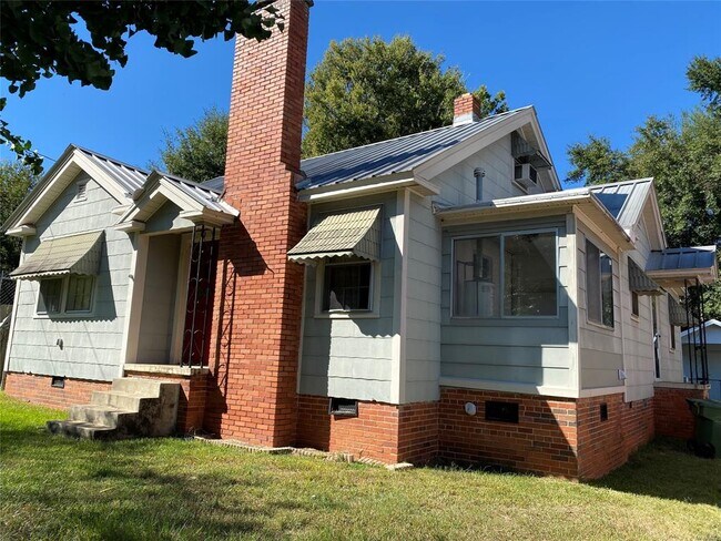 Building Photo - 1925 Windsor Ave