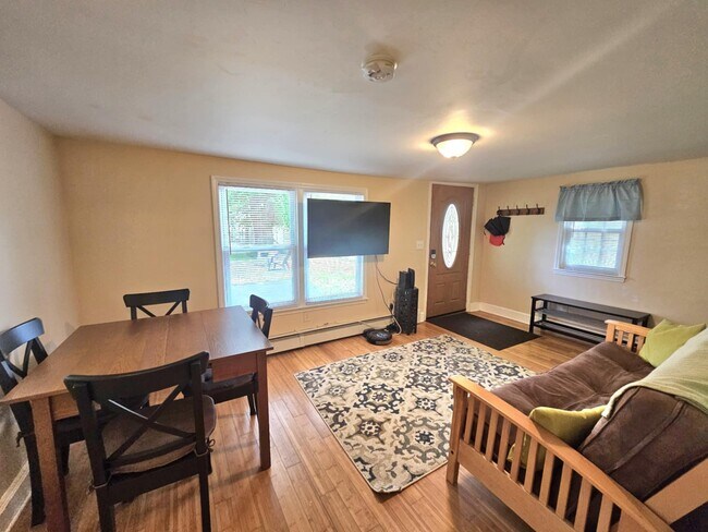 Foto del edificio - 5 Maple Ct