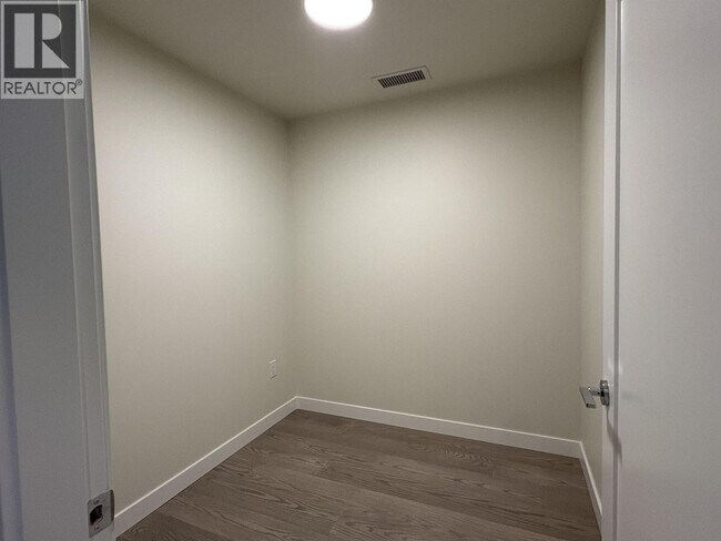 Photo du bâtiment - 6138 Birney Ave