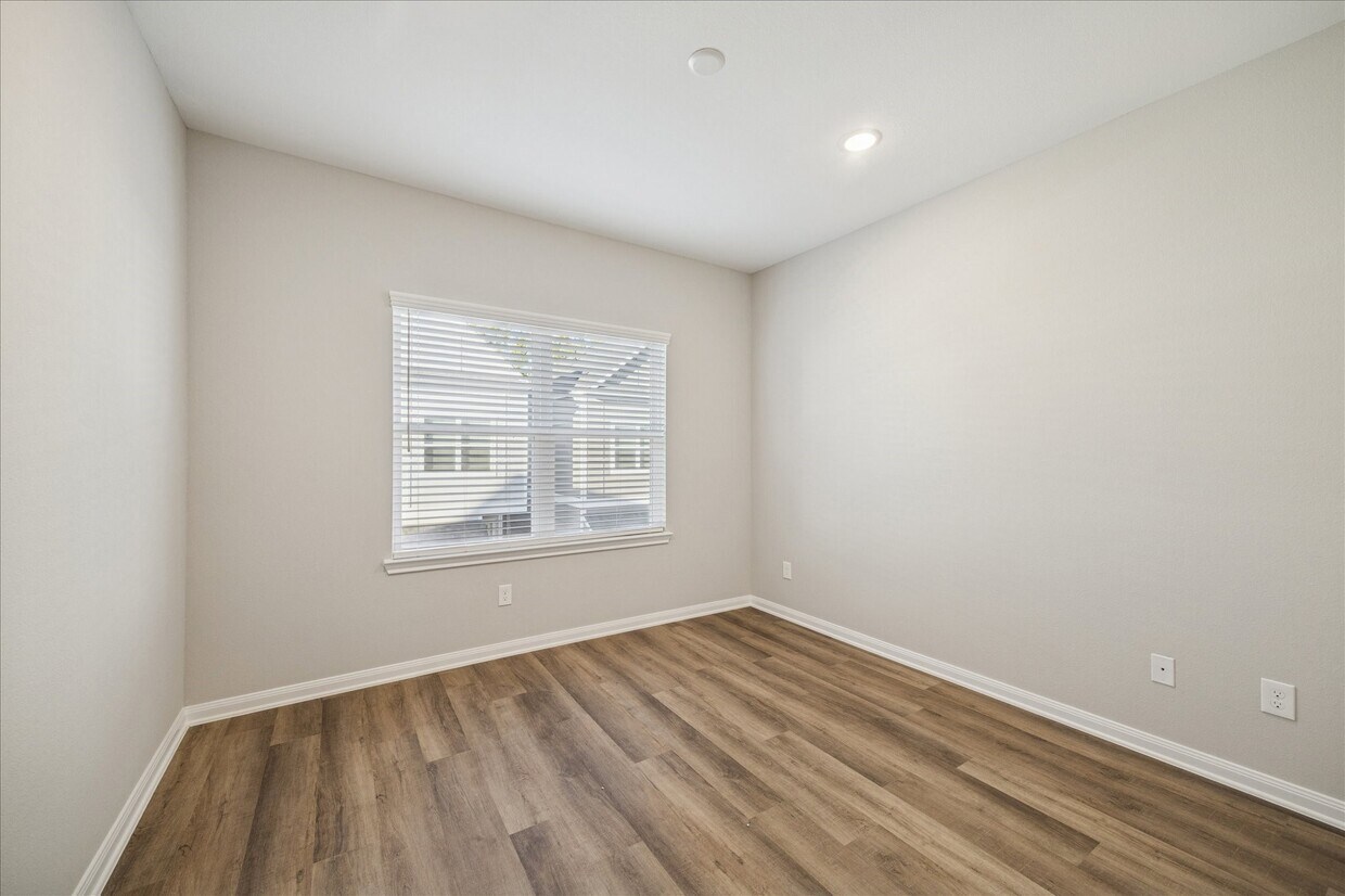 Building Photo - 206 Clark Rd