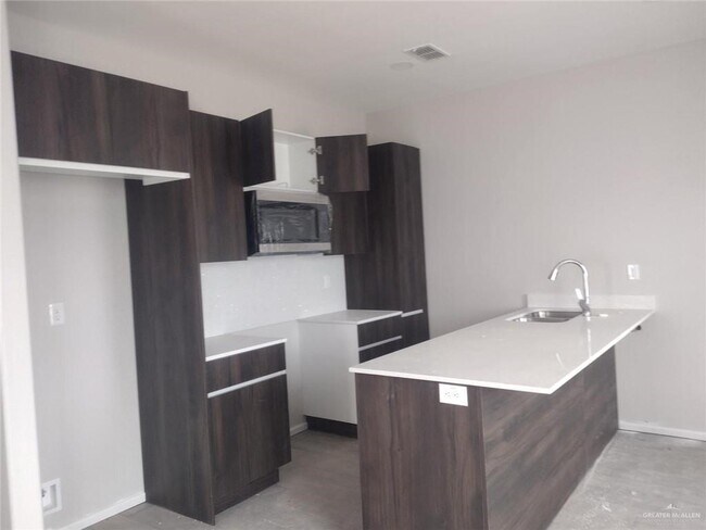 Building Photo - 1309 Shavano Dr