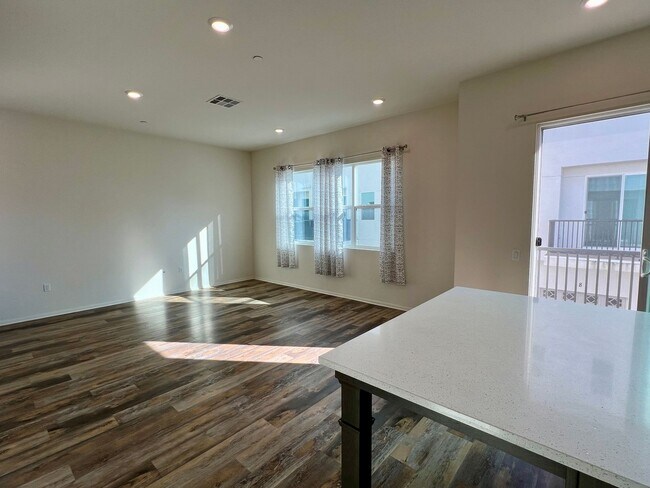 Foto del edificio - Luxury Living at Suwerte 2 Bedroom 2.5 Bat...