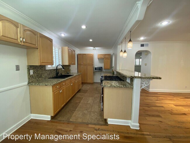 Building Photo - 2 br, 1.5 bath House - 1730 Moreno Dr