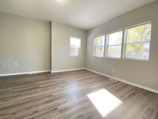 Foto del edificio - 3 Bed Home Available NOW