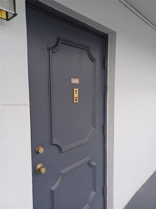 Foto del edificio - 445 NE 195th St