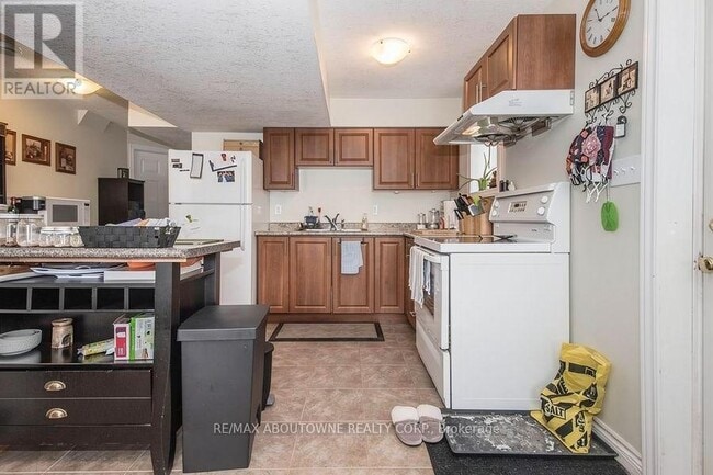 Building Photo - 235 Farley Dr