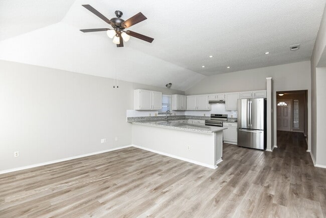 Building Photo - 4648 Feathercrest Dr