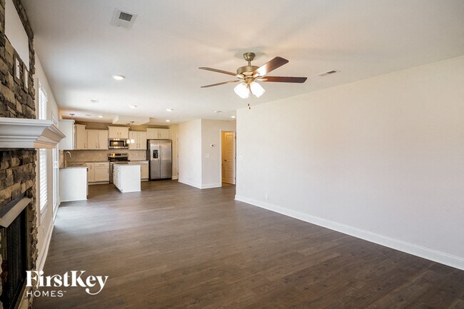 Building Photo - 1026 Creek Way