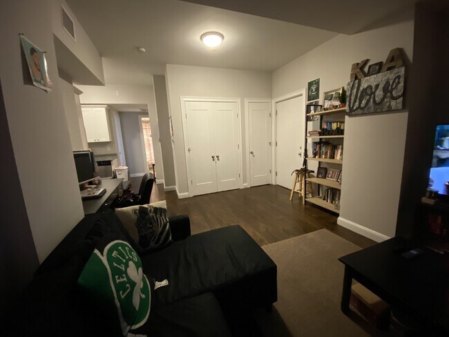 Foto del edificio - 30 Merrymount Ave