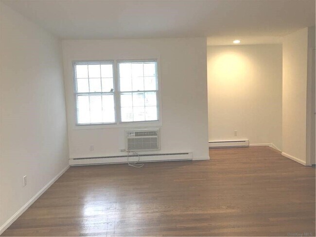 Foto del edificio - 165 Manorhaven Blvd