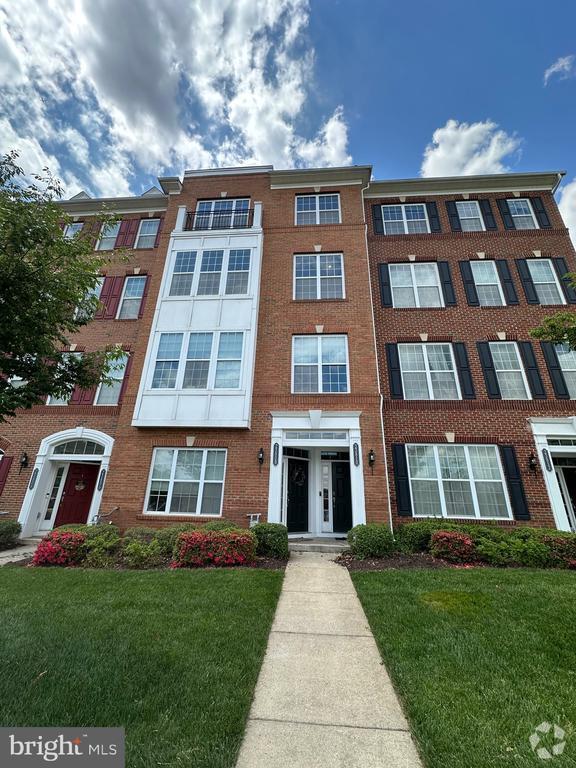 Building Photo - 23810 Hopewell Manor Terrace