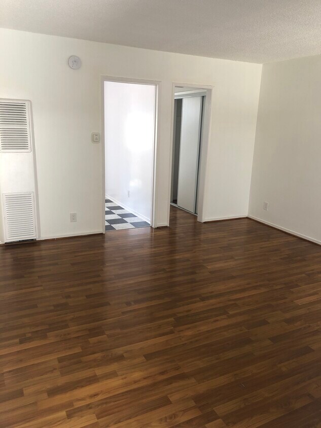 Foto principal - 1165 N Normandie Ave