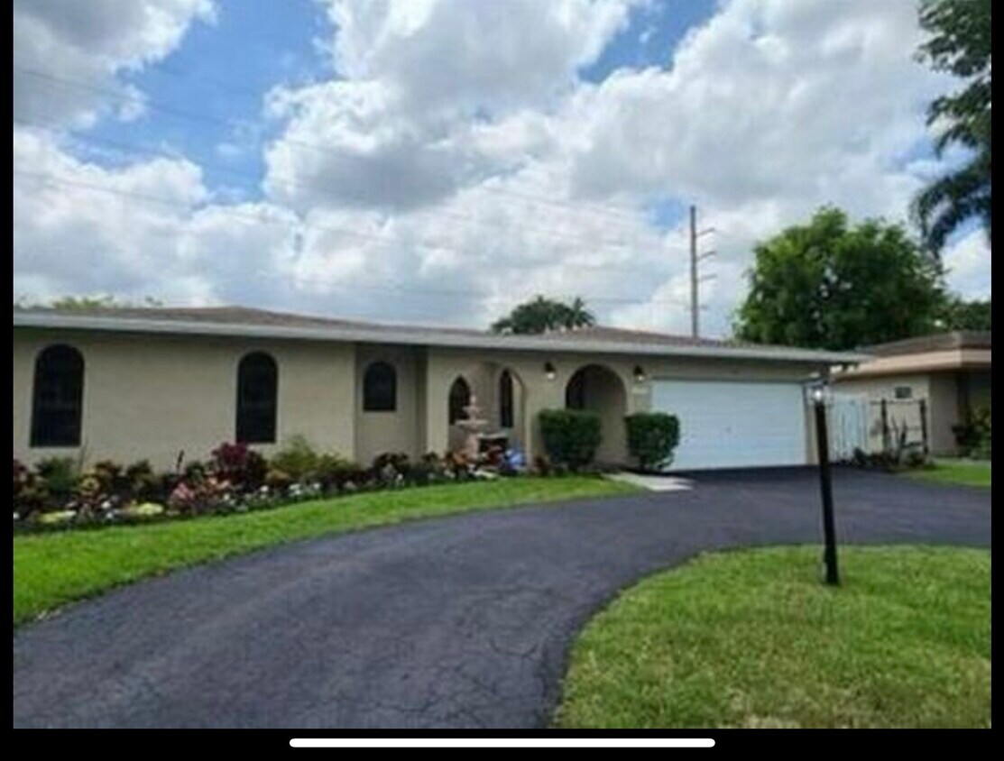 Foto del edificio - 1010 NW 76th Ave