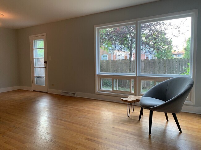 Building Photo - 811 Hibbard Rd