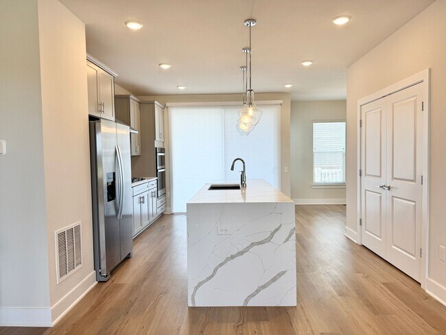 Foto del edificio - POTOMAC SHORES - BEAUTIFUL VIEWS! (interne...