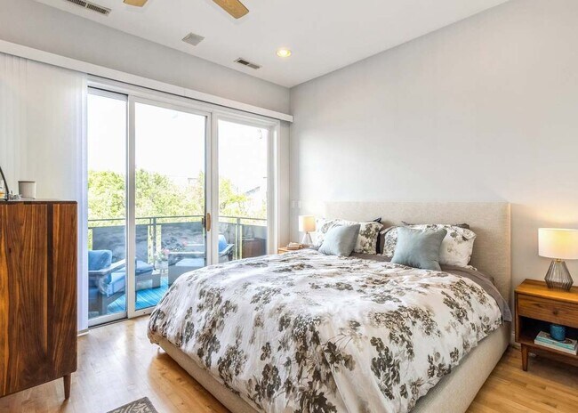 Master Bedroom - 2158 N Damen Ave