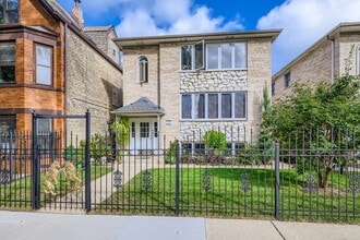 Building Photo - 2550 W Winnemac Ave