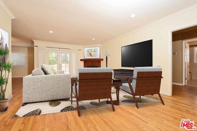 Foto del edificio - 5739 Simpson Ave