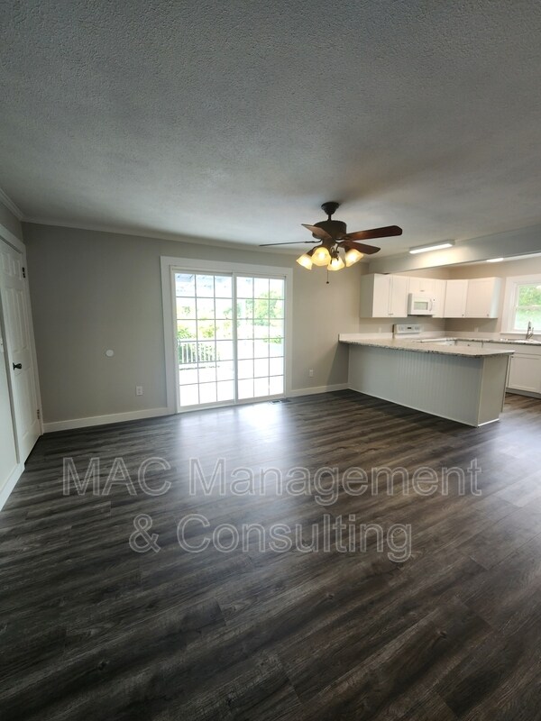 Foto del edificio - 1067 Crescent Dr