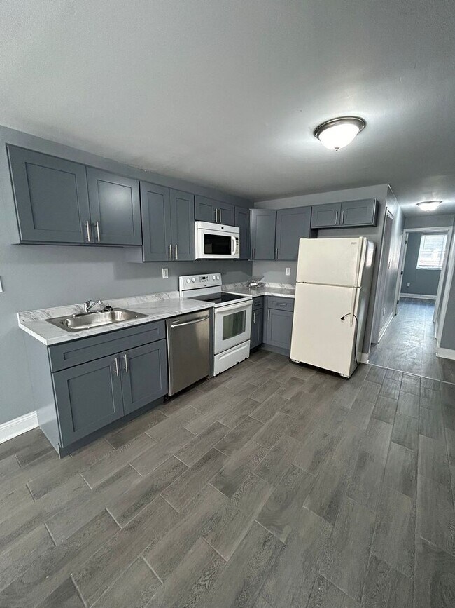 Foto del edificio - NEW 2 BED 1 BATH APARTMENT FIRST FLOOR