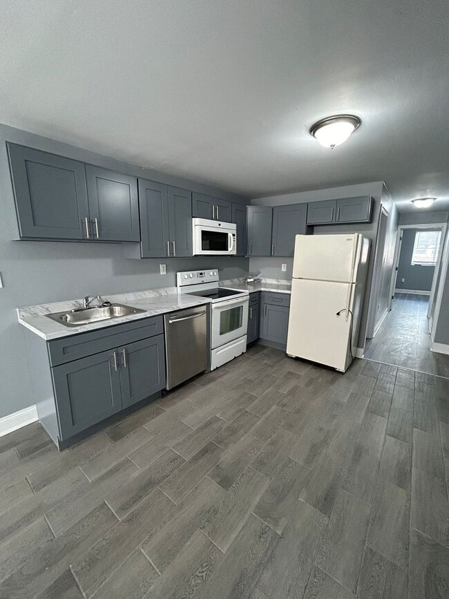 Building Photo - NEW 2 BED 1 BATH APARTMENT FIRST FLOOR