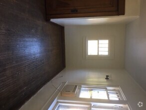 Building Photo - 1500 S Walnut St