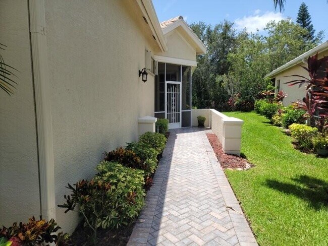 Foto del edificio - 798 SW Munjack Cir