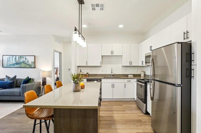 Building Photo - 1161 E O'Neil Dr