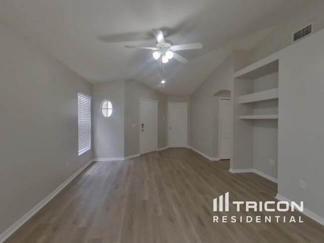 Building Photo - 10435 Blackmore Dr
