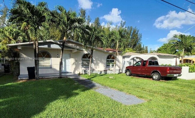 Foto del edificio - 321 Northwest Blvd