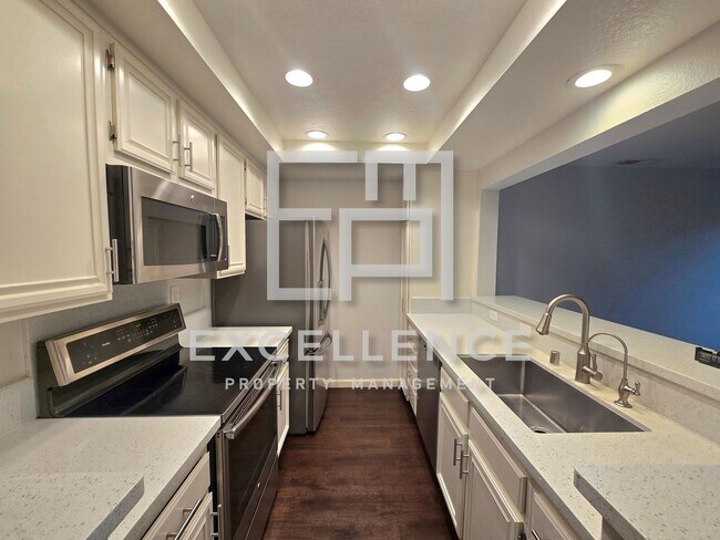 Building Photo - 2/1.5 -  Pets Negotiable, 1 Car Garage, W/D in Unit, Patio, Pool and Central Location!