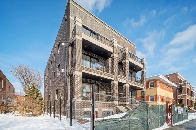 Foto principal - 5522 W Higgins Ave