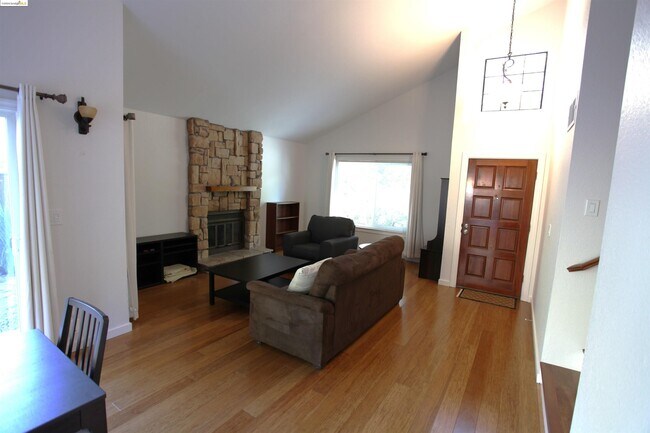 Foto del edificio - 2322 New Lake Pl