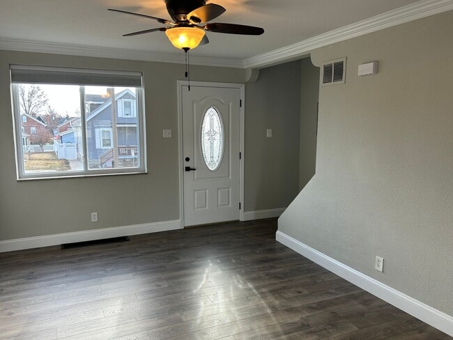 Foto del edificio - Modern Renovation in Sought-After Area