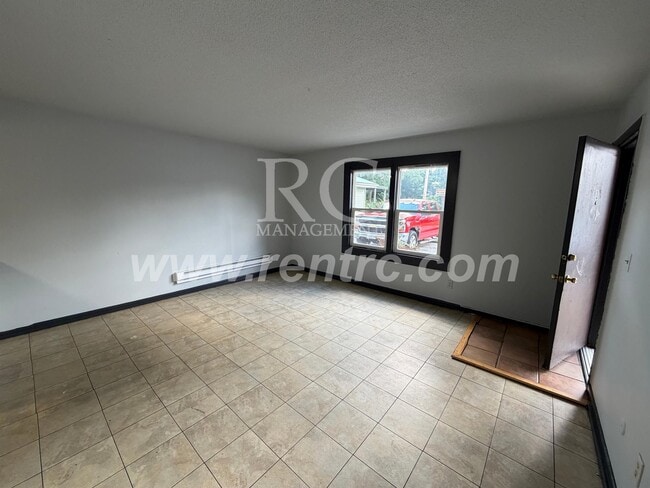 Building Photo - 111-1 Fairweight-