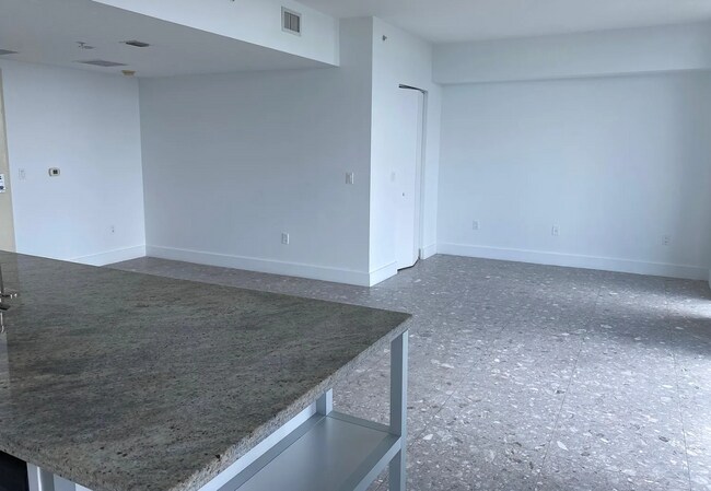 Foto del edificio - 185 SW 7th St