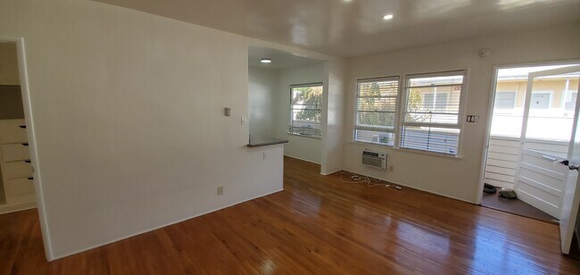 Building Photo - 1047 S Ogden Dr