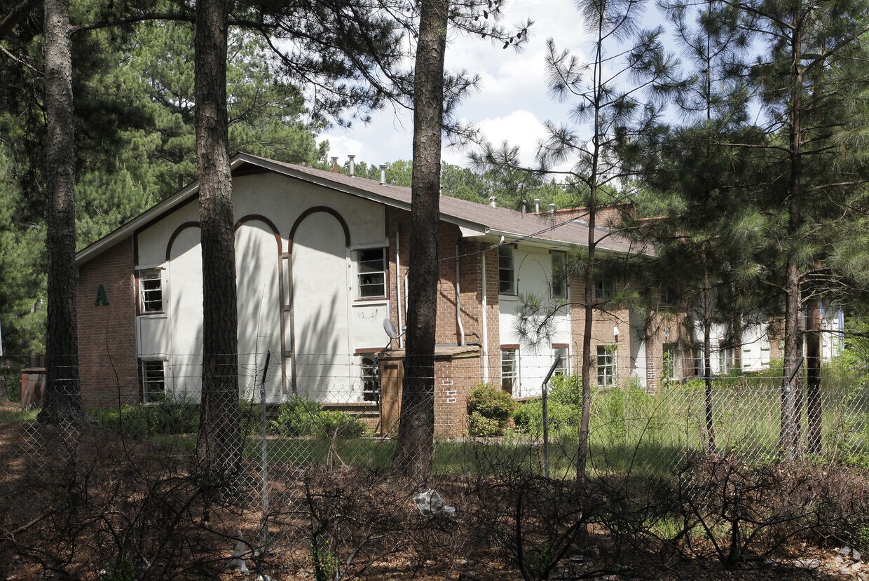 Foto del edificio - Chastain Pines Apartments