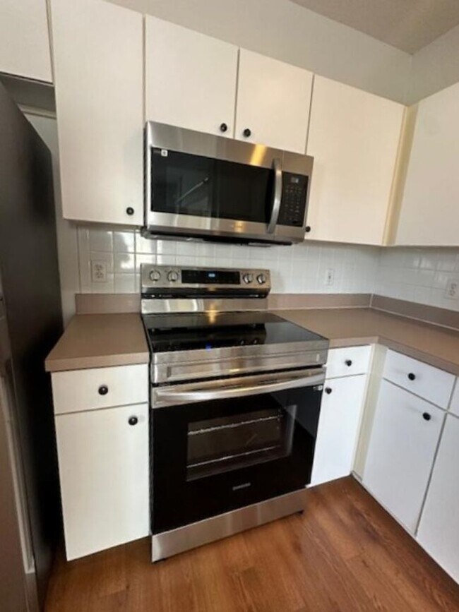 Foto del edificio - Pet Friendly Studio Garage Apartment in No...