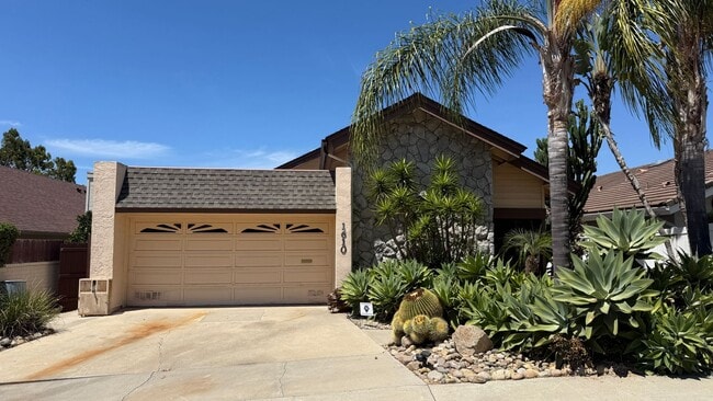 Building Photo - Beautiful Waterfront on Lake San Marcos!